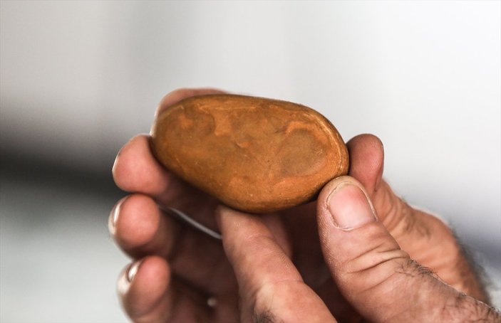 Gazze'de topladığı taşlarla koleksiyon yaptı