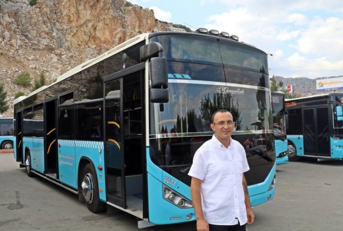 Antalya'da bir şoför, turistin unuttuğu parayı teslim etti