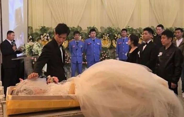 Çin’de ölen sevgilisinin naaşıyla nikah kıydı