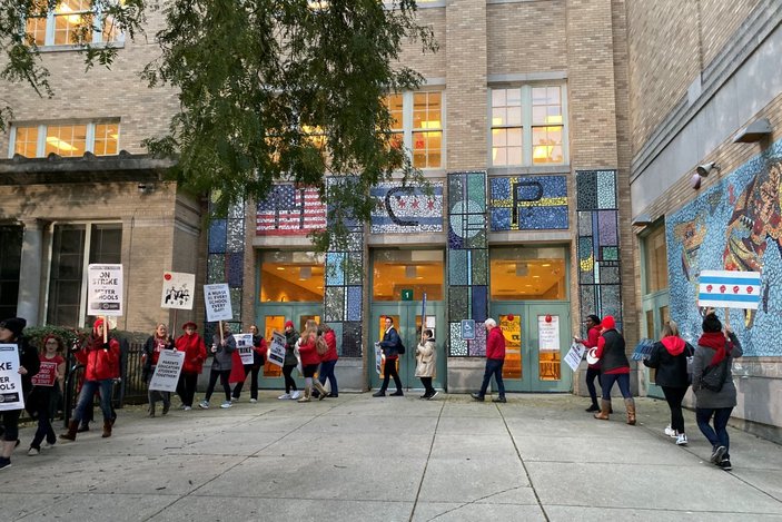 Chicago'da binlerce öğretmen grevde