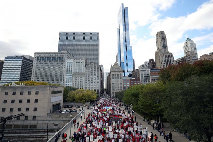 Chicago'da binlerce öğretmen grevde