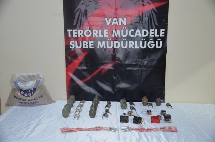 Van'da toprağa gömülü patlayıcı ve el bombası bulundu