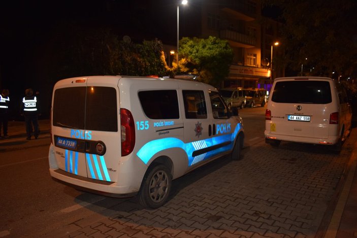 Malatya'da park halindeki araçlara silahlı saldırı