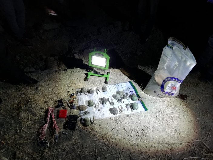 Van'da toprağa gömülü patlayıcı ve el bombası bulundu