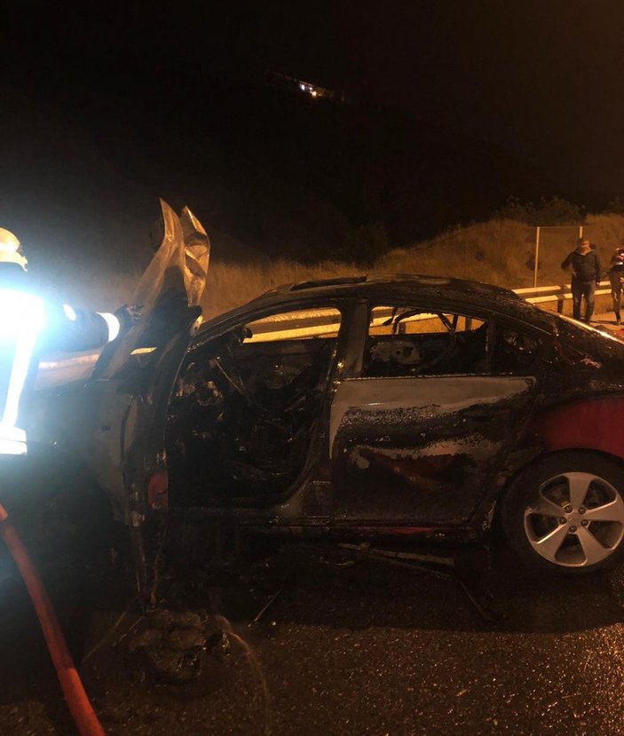 Siirt'te kaza yapan araç alev aldı