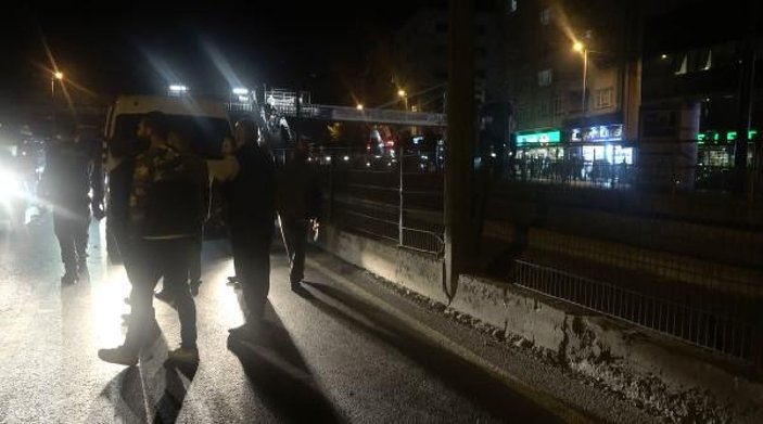 İstanbul'da bir anda yola atlayan genç kıza araç çarptı