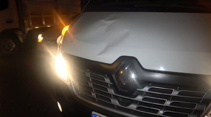 İstanbul'da bir anda yola atlayan genç kıza araç çarptı
