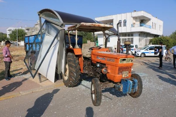 Adıyaman'da çocukların oynadığı traktör durağa girdi