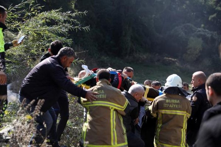 Bursa'da otomobil 30 metrelik uçurumdan yuvarlandı
