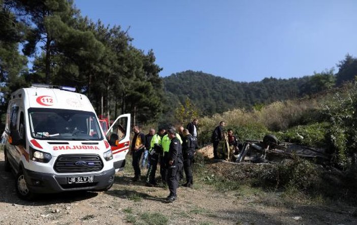 Bursa'da otomobil 30 metrelik uçurumdan yuvarlandı