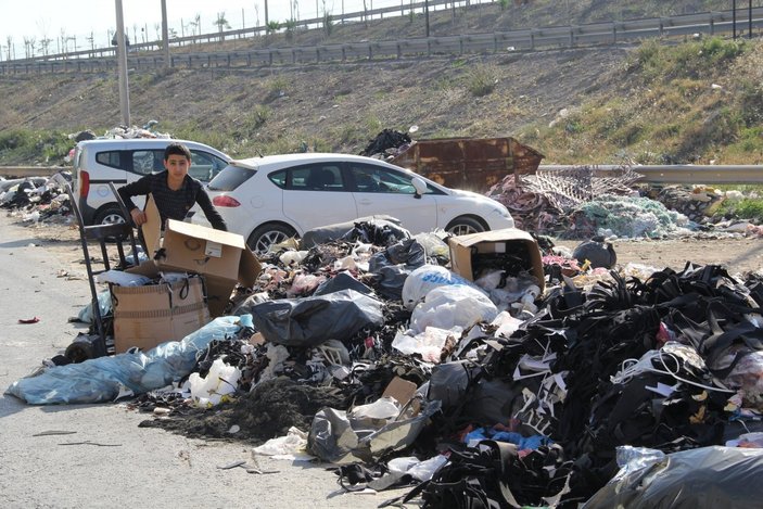 İzmir Bornova'da çöp tepeleri