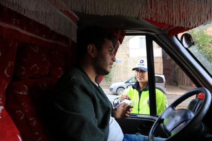 Hakkari'de kadın trafik polisleri görev yapıyor