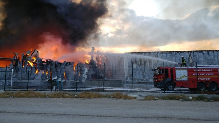 Konya'daki bir fabrika cayır cayır yandı