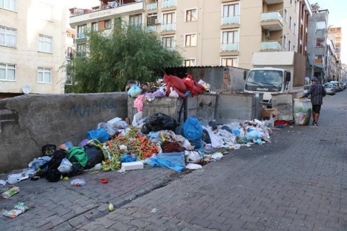 İstanbul Maltepe'de çöp tepeleri oluştu