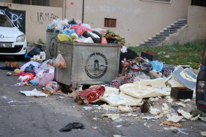 İstanbul Maltepe'de çöp tepeleri oluştu
