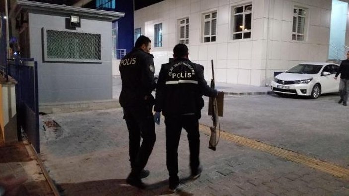 Polis merkezi önünde silahlı saldırı gerçekleştirdi