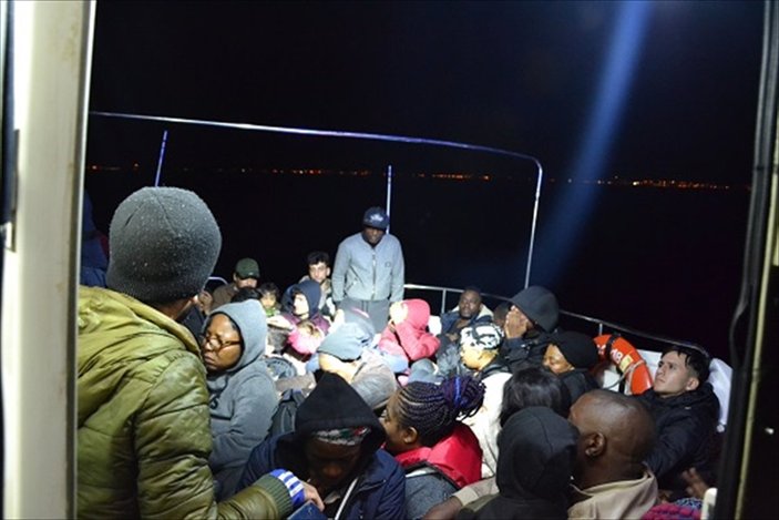 İzmir'de 77 kaçak göçmen yakalandı