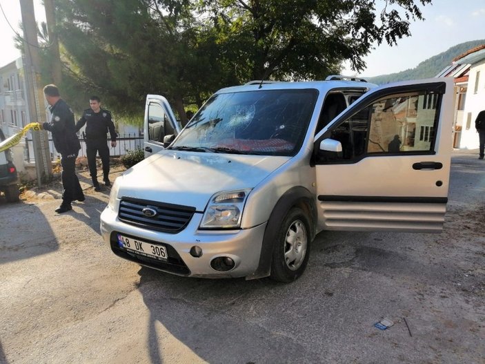 Muğla'da alkollü sürücü dur ihtarı yapan polise çarptı
