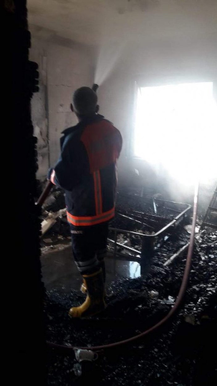 Mersin'de eve alkollü gelen eşine sinirlendi, evi yaktı