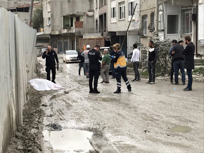 Kadıköy'de kamyonun altında kalarak hayatını kaybetti