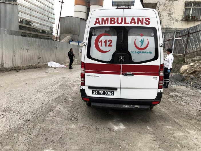 Kadıköy'de kamyonun altında kalarak hayatını kaybetti