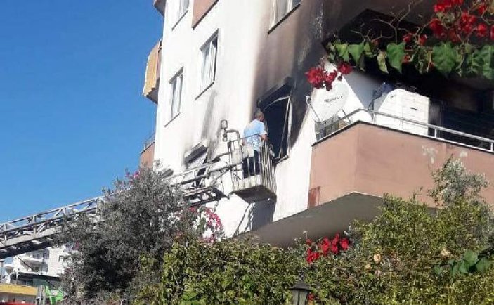 Mersin'de eve alkollü gelen eşine sinirlendi, evi yaktı