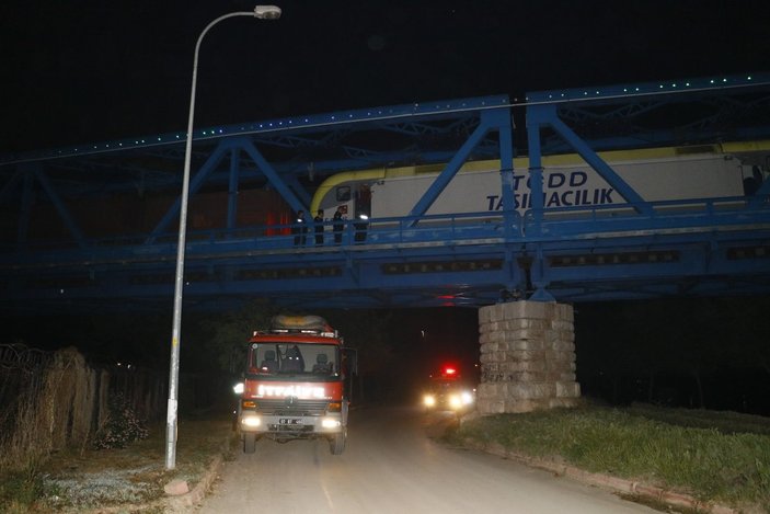 Adana'da bir kişiye yük treni çarptı