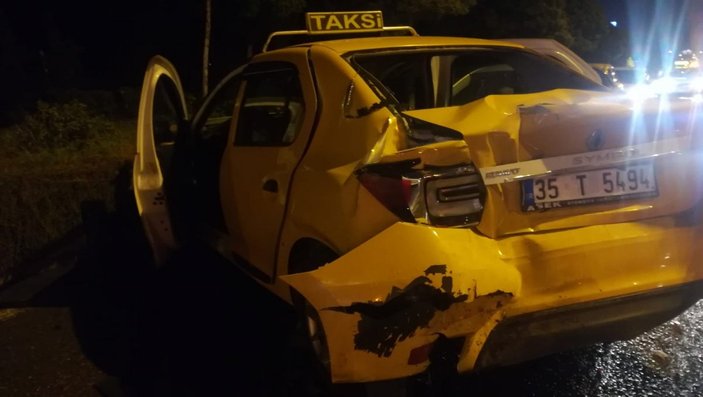 İzmir'de zincirleme trafik kazasına 6 araç karıştı