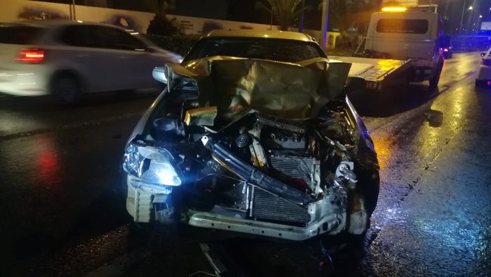 İzmir'de zincirleme trafik kazasına 6 araç karıştı