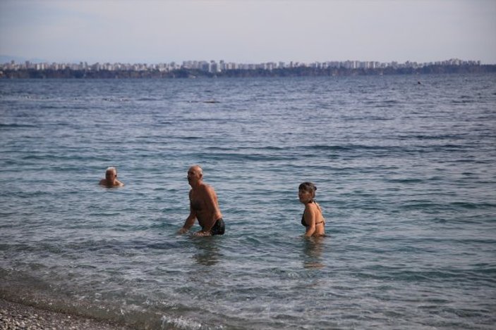Antalya'da kasım ayı denizde geçiyor