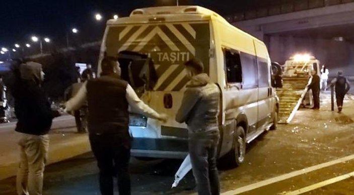 Eskişehir'de işçi servis minibüsü ile otomobil çarpıştı