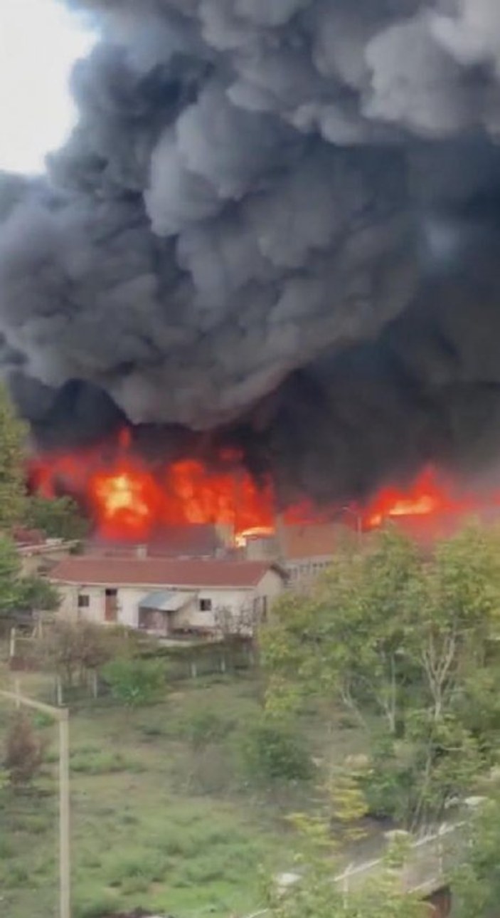 İstanbul Arnavutköy'de bir fabrikada yangın çıktı