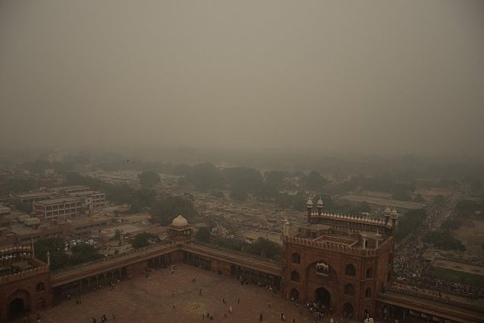 Yeni Delhi'de hava kirliliği, acil durum ilan ettirdi