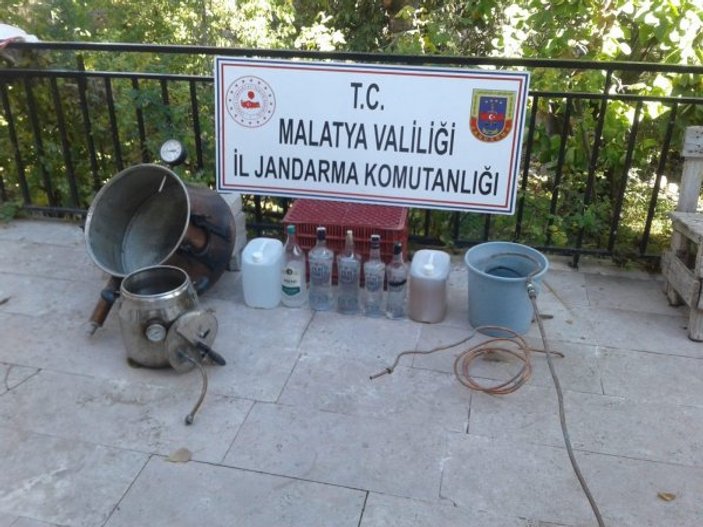Malatya'da 600 litre kaçak içki ele geçirildi