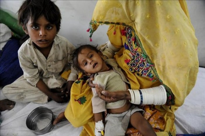 Pakistan'da tek kentte 10 ayda 703 çocuk açlıktan öldü