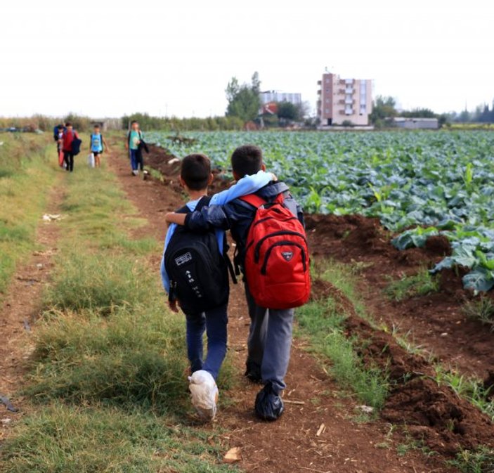 Adana'da öğrencilerin okul yolu çilesi