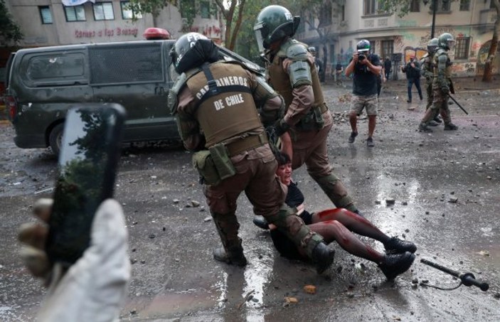 Şili protestolarında polis şiddeti artıyor