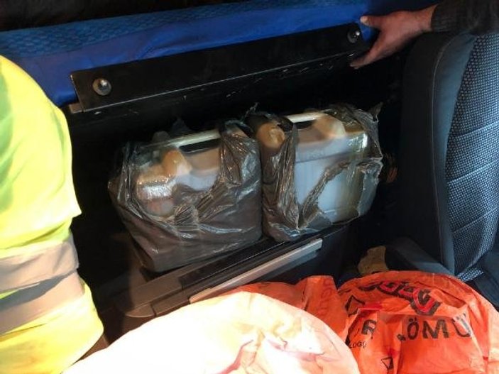 Sarp Sınır Kapısı'nda 107 kilo kaçak bal ele geçirildi
