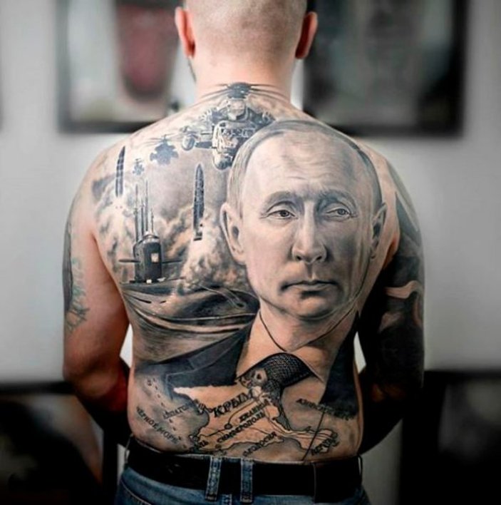 Putin hayranı Rus, sırtına Putin'in dövmesini yaptırdı