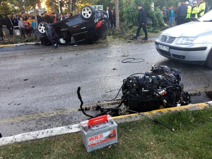 Isparta'da kontrolden çıkan araç ağaca çarptı