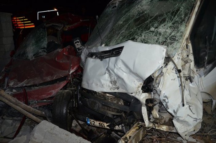 Muş'ta trafik kazasında 2 kişi öldü, 3 kişi yaralandı