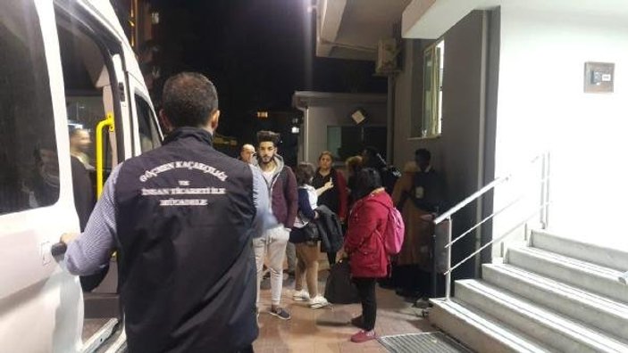 İzmir'de 18 kaçak göçmen yakalandı