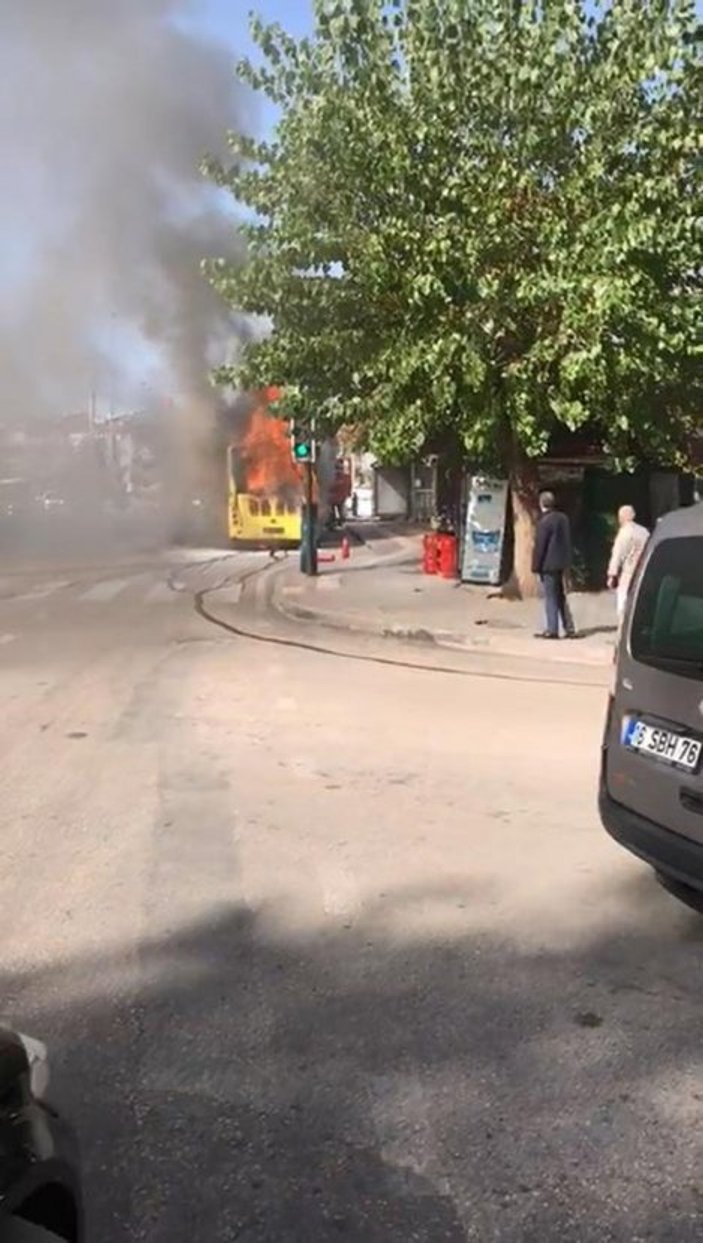 Bursa'da otobüs alev alev yandı