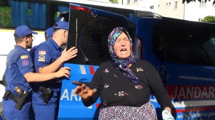 İcra görevlilerini döven anne ve 2 oğluna hapis cezası