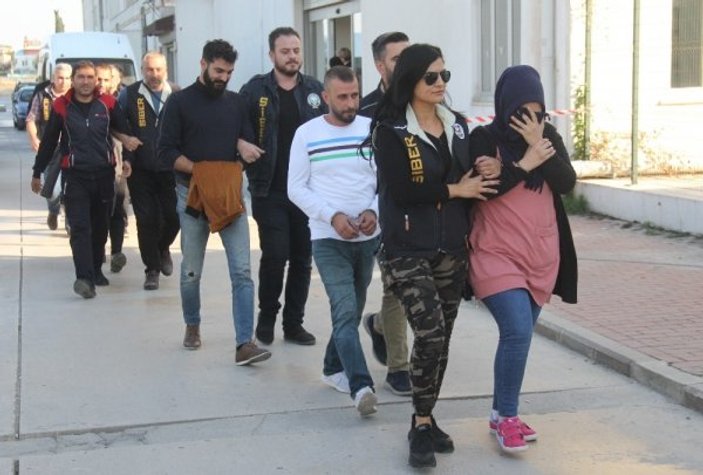 Adana'da peruklu bahis şebekesi yakalandı