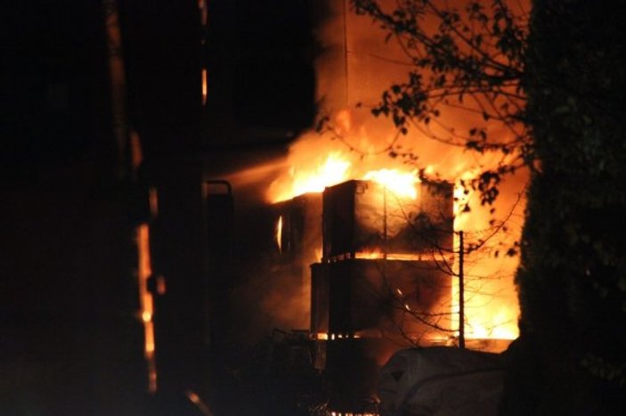 Kocaeli'de geri dönüşüm fabrikası yandı