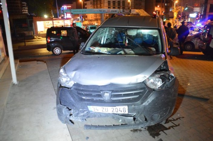 Esenyurt'taki trafik kazasında 3 kişi yaralandı