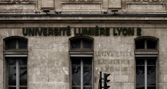 Fransa'da üniversite öğrencisi kendini ateşe verdi