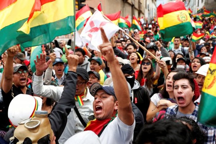 Bolivya’da protestolara polis de destek verdi