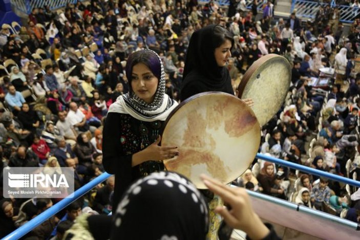 Mevlit Kandili'ni tefle kutlayan İranlılar